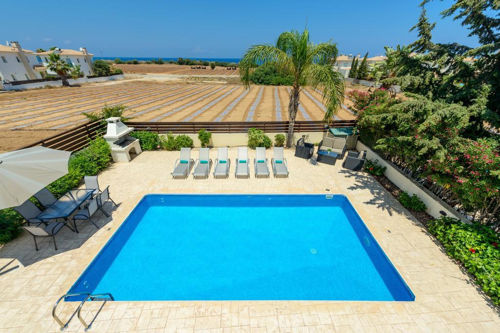 Villa Irina Paralimni Exterior photo
