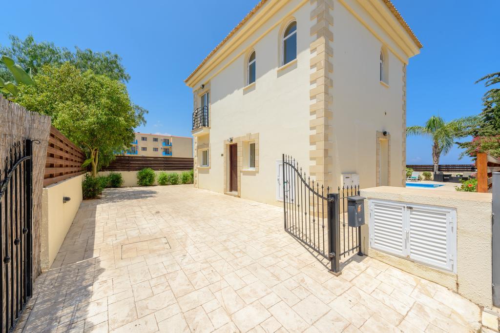 Villa Irina Paralimni Exterior photo